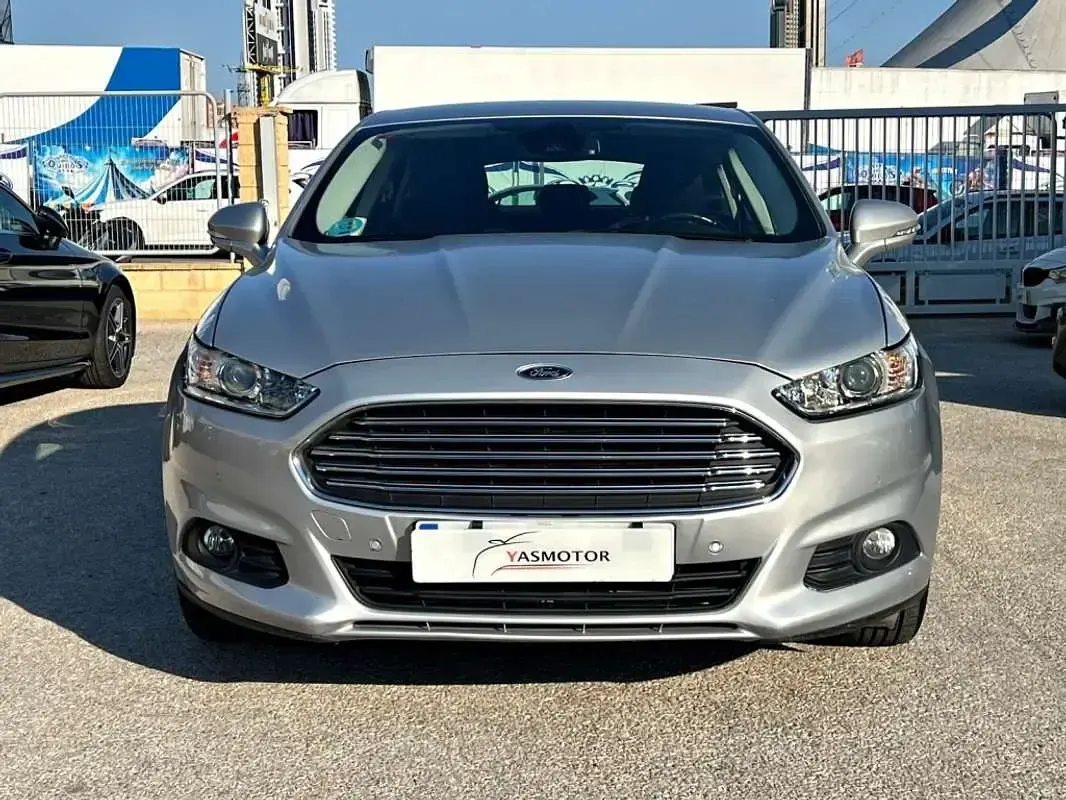 Usado Ford Mondeo Business Edition 120 CV (88 kW) 2016 Gris Berlina