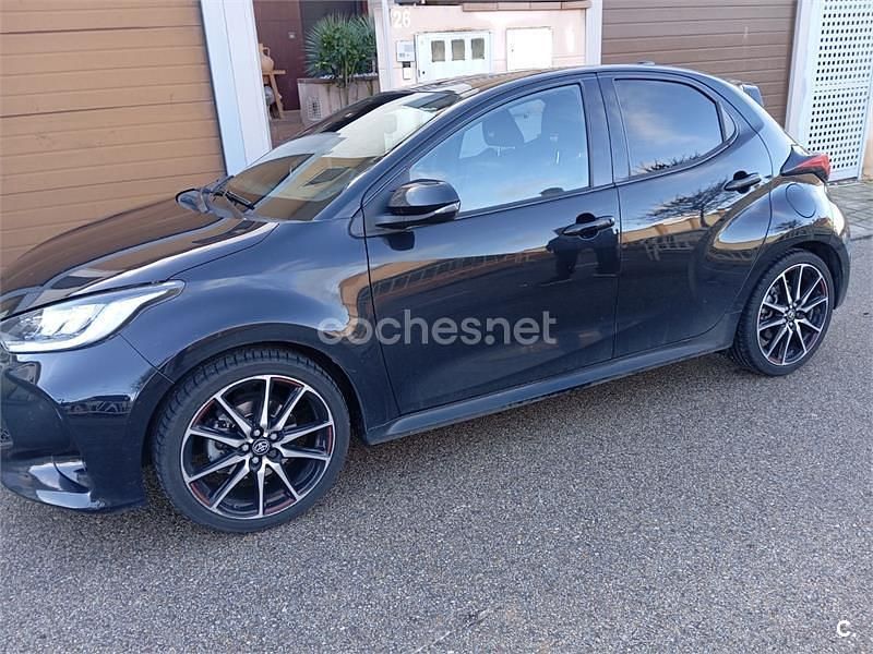 Usado Toyota Yaris Hybrid Edition 116 CV (85 kW) 2022 Negro Berlina