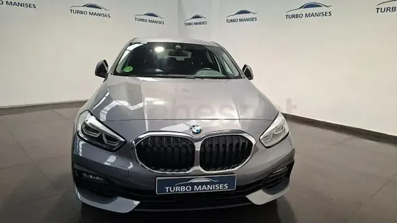 Usado BMW 118 150 CV (110 kW) 2024 Gris / plata Utilitario
