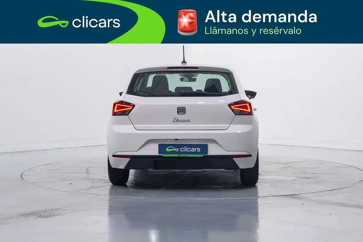 Usado Seat Ibiza Style 110 CV (80 kW) 2022 Blanco Utilitario