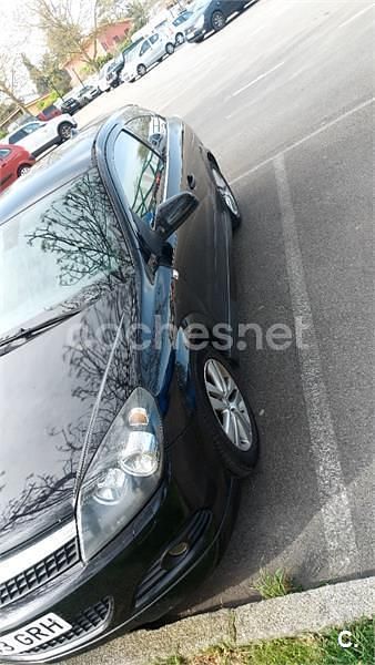 Usado Opel Astra GTC Sport 110 CV (80 kW) 2009 Negro Berlina