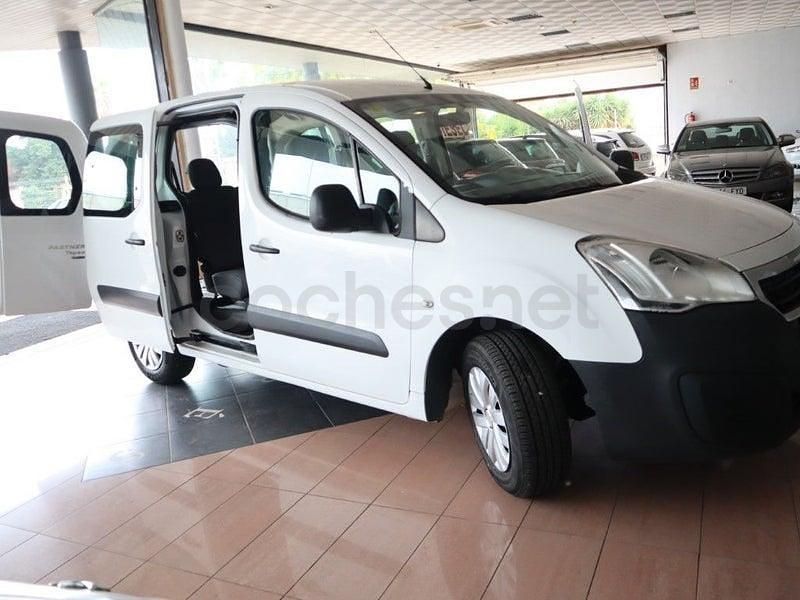 Usado Peugeot Partner Tepee Active 100 CV (73 kW) 2016 Blanco Monovolumen