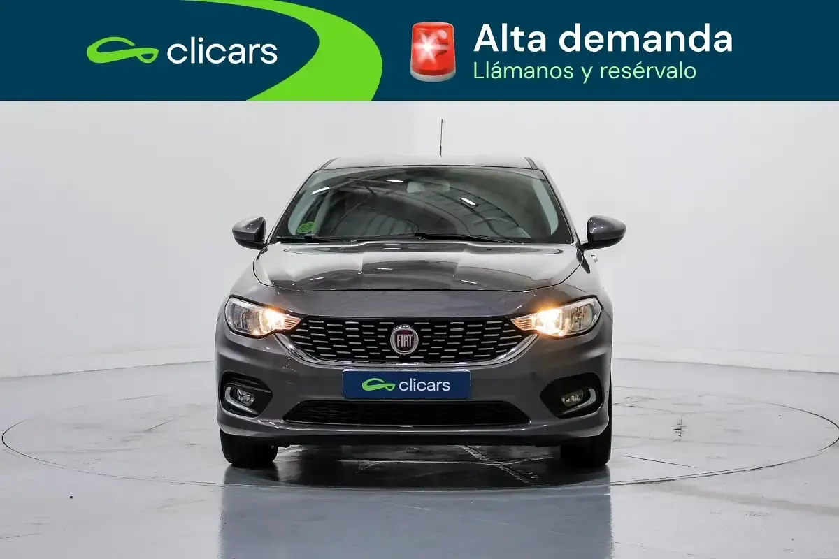 Usado Fiat Tipo Lounge 95 CV (69 kW) 2018 Gris Berlina