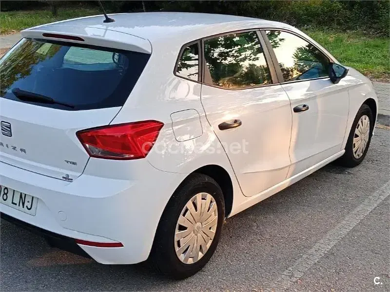 Usado Seat Ibiza Style 90 CV (66 kW) 2021 Blanco Utilitario