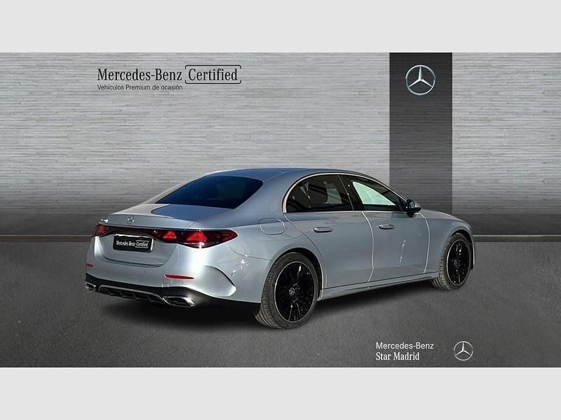 Usado Mercedes E220 AMG line 197 CV (144 kW) 2025 Gris Berlina