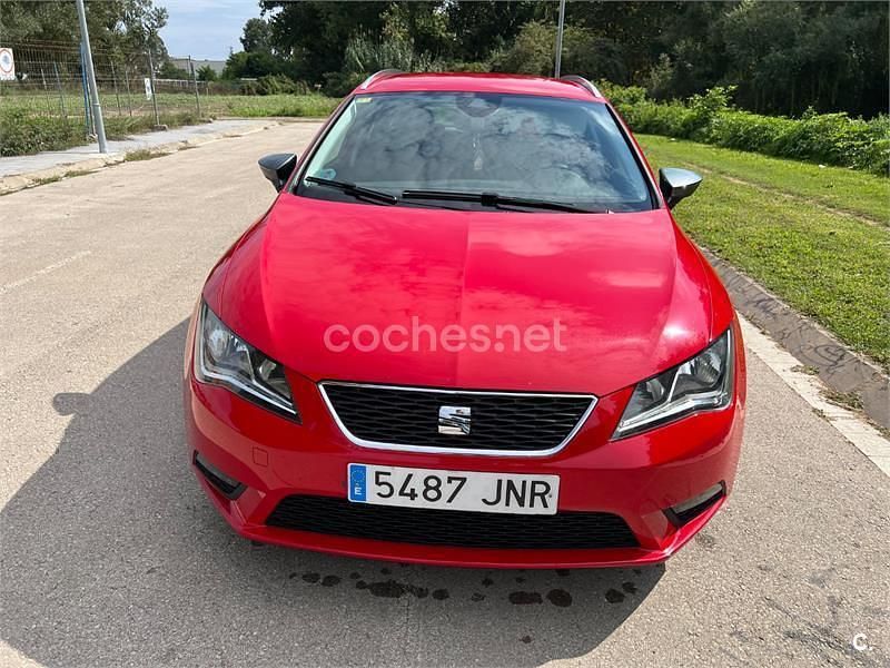 Usado Seat Leon CONNECT 110 CV (80 kW) 2016 Rojo Familiar