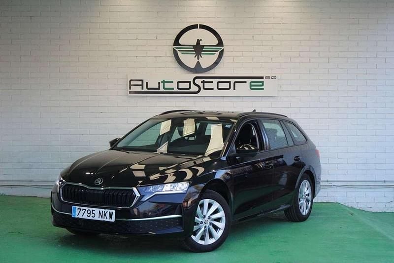 Usado Skoda Octavia Selection 150 CV (110 kW) 2024 Negro Familiar