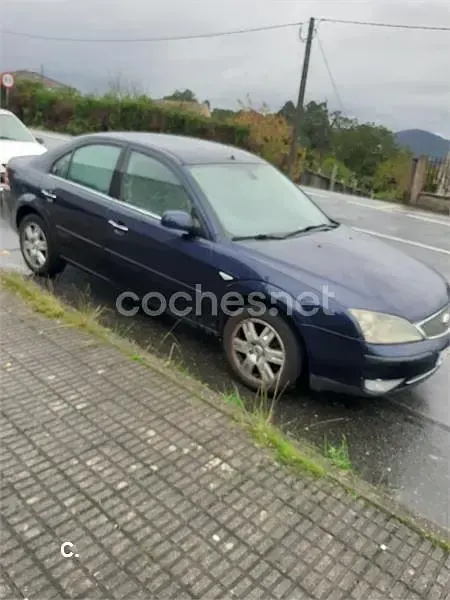 Usado Ford Mondeo Sport 130 CV (95 kW) 2005 Azul Berlina