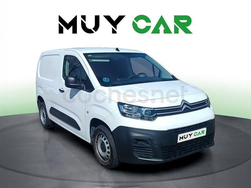 Usado Citroën Berlingo Feel 102 CV (75 kW) 2022 Blanco Monovolumen