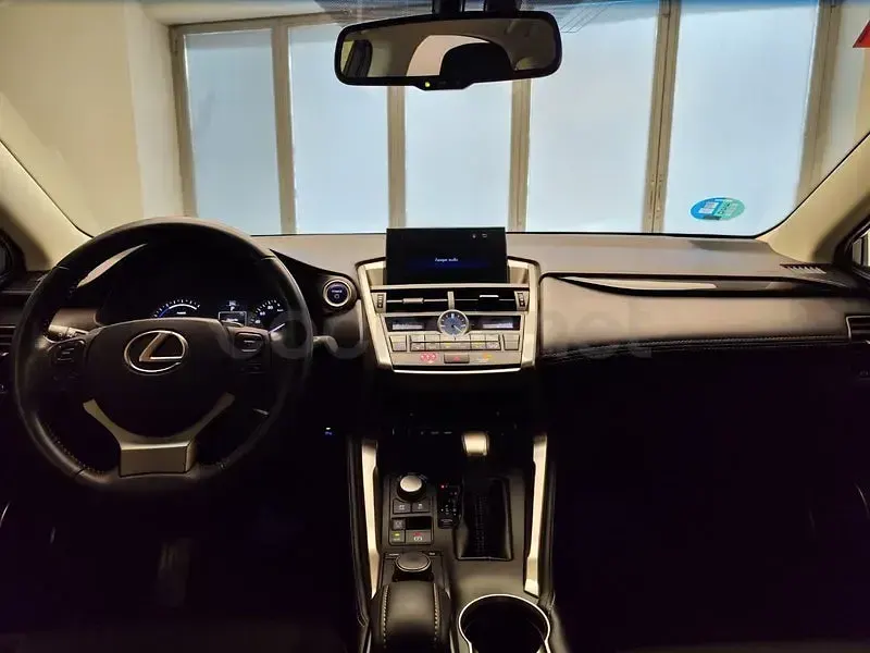 Usado Lexus NX300h 197 CV (144 kW) 2017 Gris / plata SUV