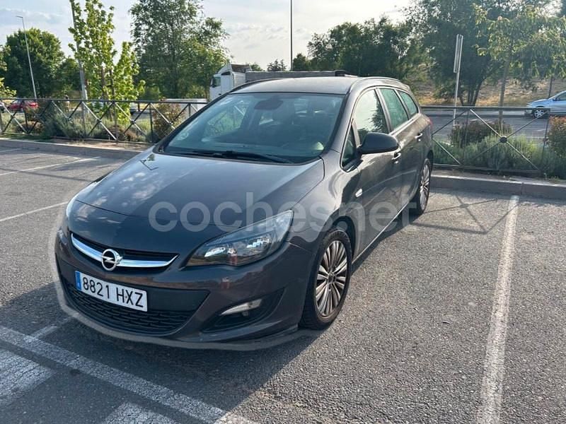 Gris / plata Usado 2014 Opel Astra Business Familiar | 5690 € (Precio justo) - Imagen 1/4