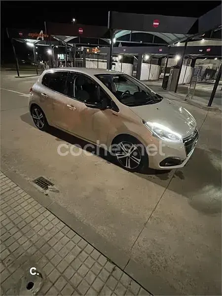 Usado Peugeot 208 GT-line 100 CV (73 kW) 2016 Blanco Utilitario
