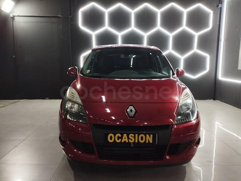 Usado Renault Scénic III 105 CV (77 kW) 2009 Granate Monovolumen