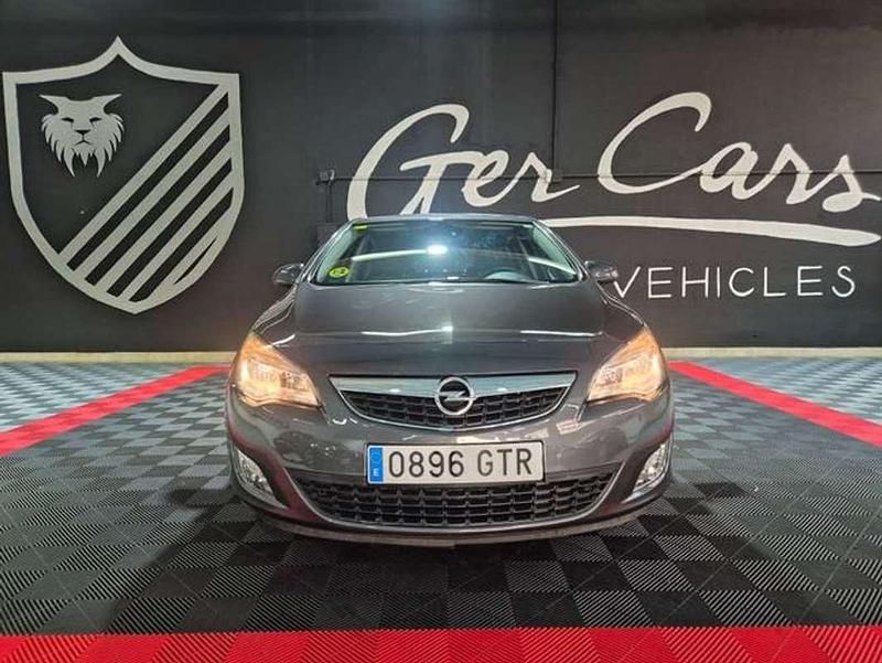 Usado Opel Astra Enjoy 110 CV (80 kW) 2010 Gris Utilitario