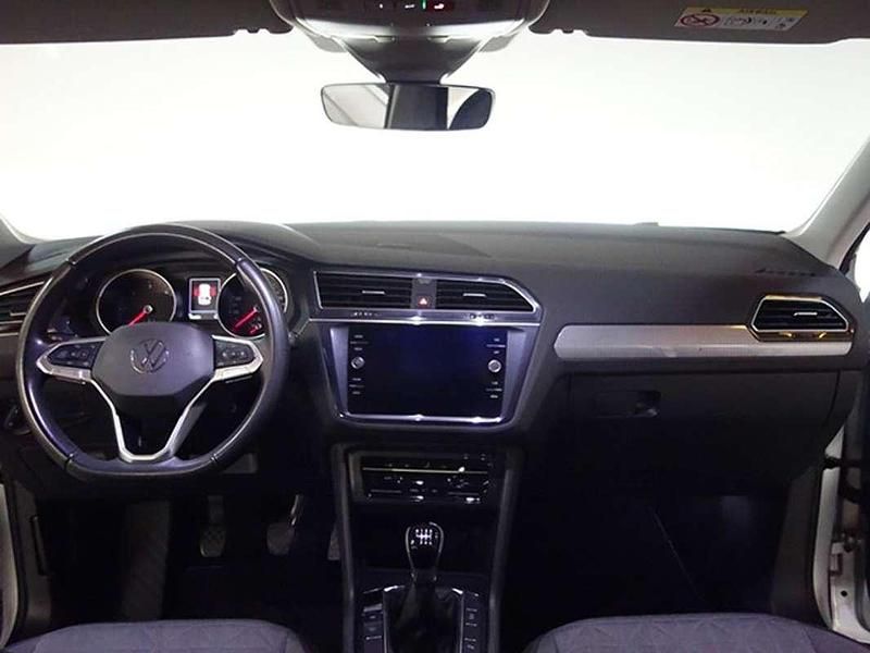Usado VW Tiguan Life 122 CV (89 kW) 2022 Plateado SUV