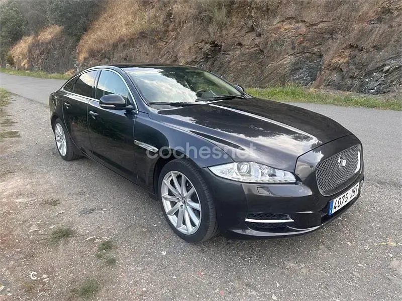 Usado Jaguar XJ Premium Luxury 275 CV (202 kW) 2016 Gris / plata Berlina
