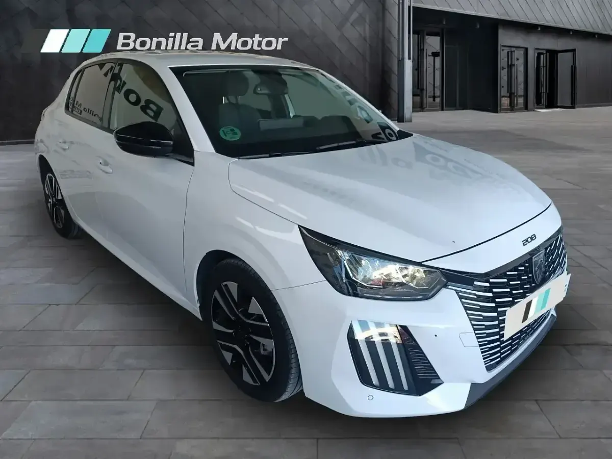 Usado Peugeot 208 Allure 100 CV (73 kW) 2024 Blanco Utilitario