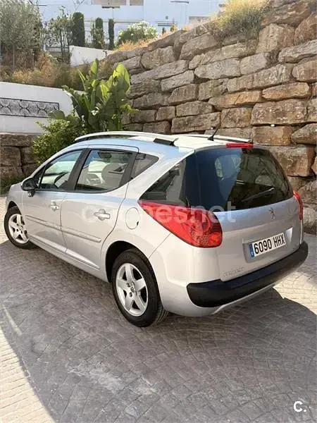 Usado Peugeot 207 Active 95 CV (69 kW) 2012 Gris / plata Familiar