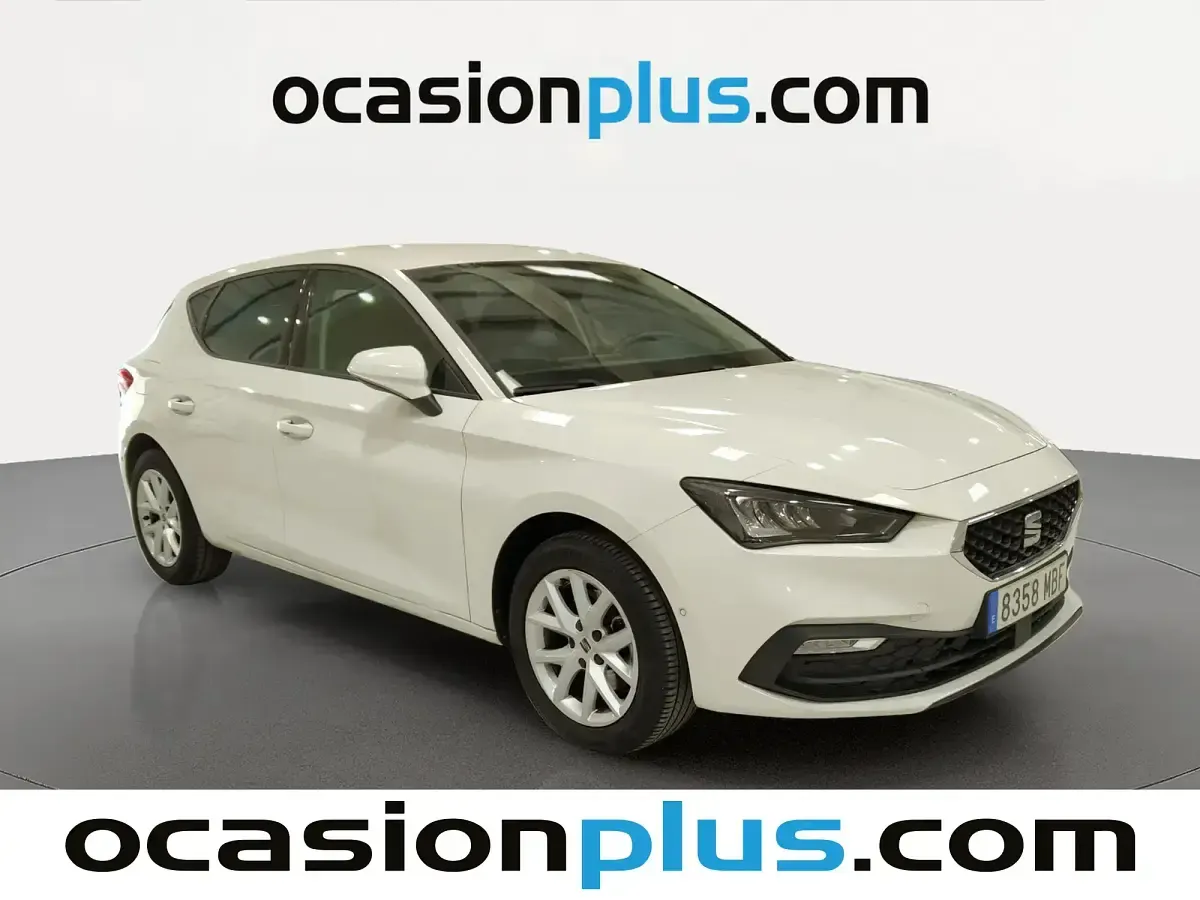 Usado Seat Leon Style 130 CV (95 kW) 2022 Blanco Berlina