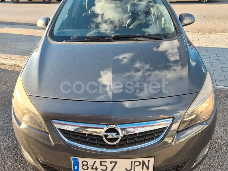 Usado Opel Astra Excellence 125 CV (91 kW) 2012 Gris / plata Familiar