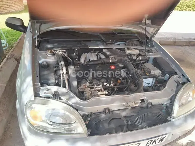 Usado Citroën Saxo 58 CV (42 kW) 2001 Gris / plata Utilitario