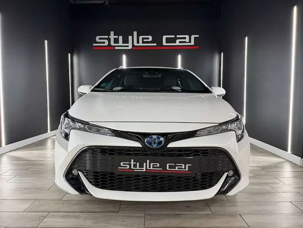 Usado Toyota Corolla Active 122 CV (89 kW) 2019 Blanco Familiar