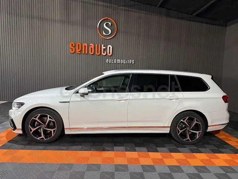 Usado VW Passat R-line 150 CV (110 kW) 2021 Blanco Familiar