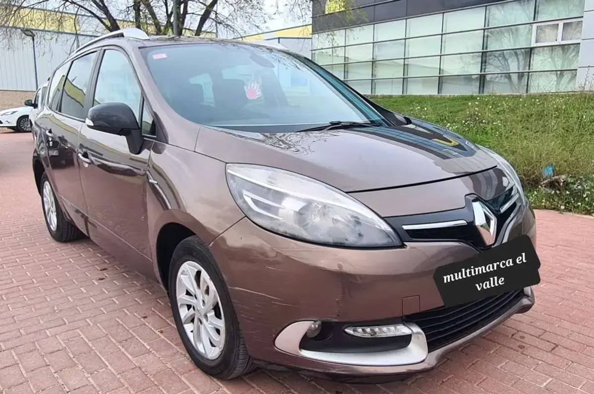Usado Renault Scenic E-Tech LIMITED 131 CV (96 kW) 2015 Marrón Monovolumen