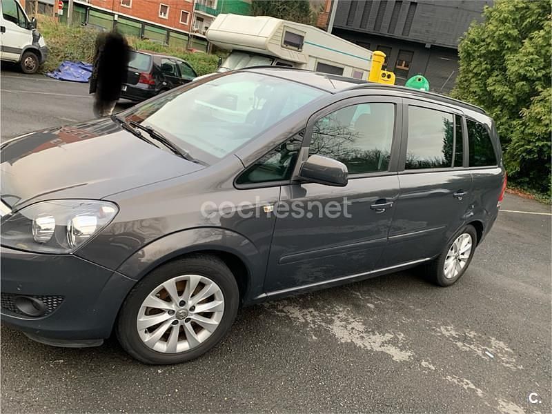Usado Opel Zafira Family 125 CV (91 kW) 2013 Negro Monovolumen