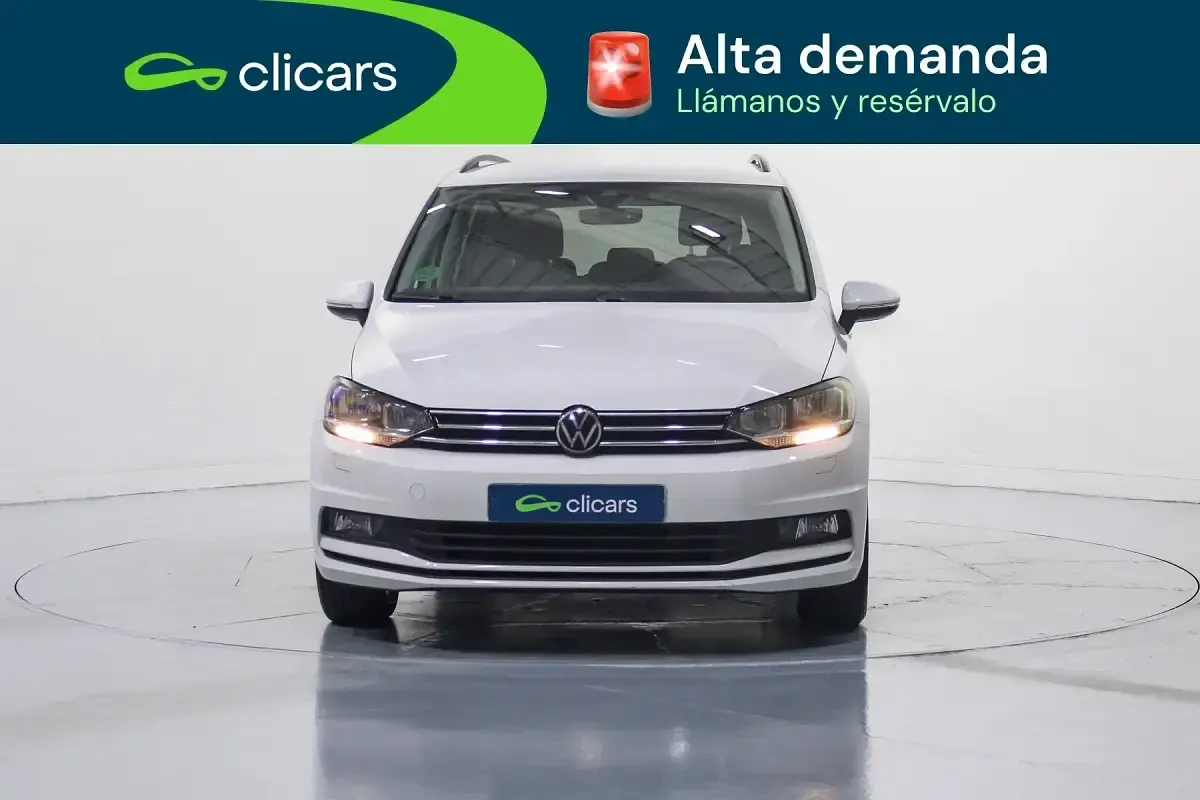 Usado VW Touran Advance 150 CV (110 kW) 2023 Blanco Monovolumen
