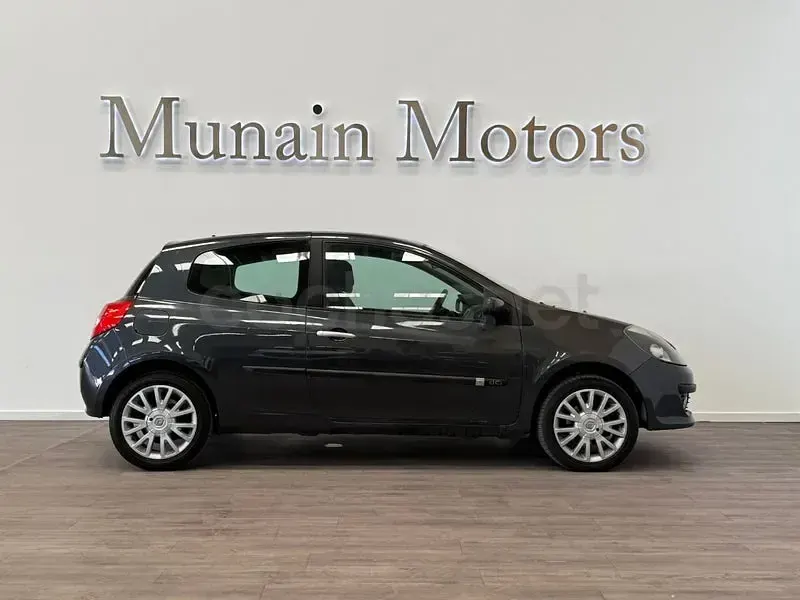 Usado Renault Clio II Dynamique 105 CV (77 kW) 2006 Azul Berlina