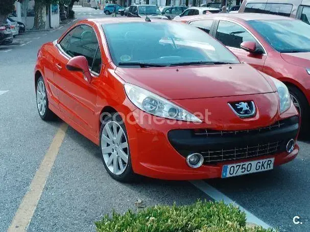 Usado Peugeot 207 CC Sport 110 CV (80 kW) 2009 Rojo Descapotable