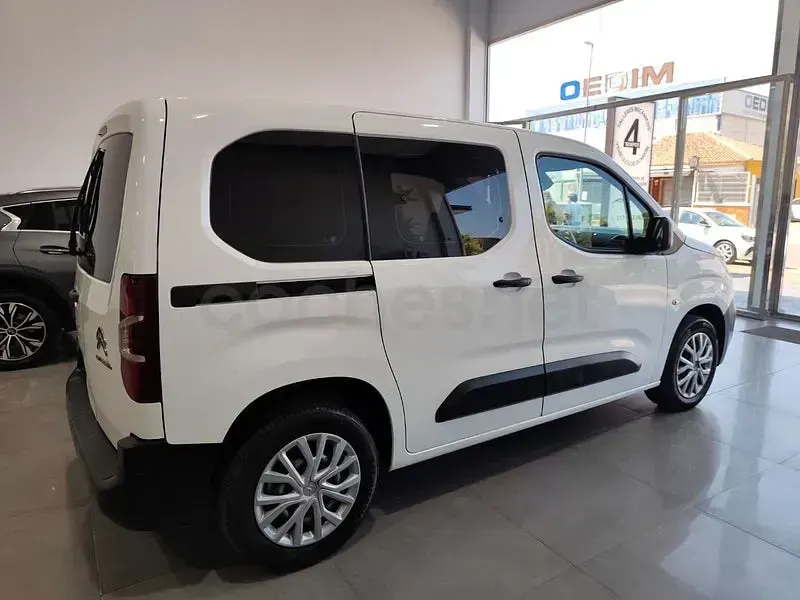 Usado Citroën Berlingo Live 102 CV (75 kW) 2021 Blanco Monovolumen