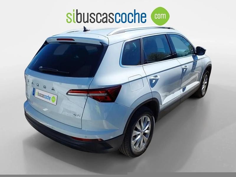 Usado Skoda Karoq Ambition 150 CV (110 kW) 2022 Blanco SUV