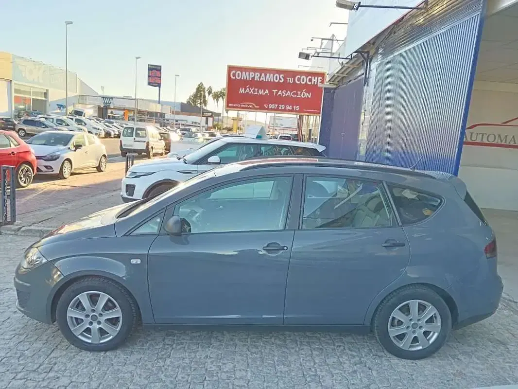 Usado Seat Altea XL Style 105 CV (77 kW) 2010 Gris Monovolumen