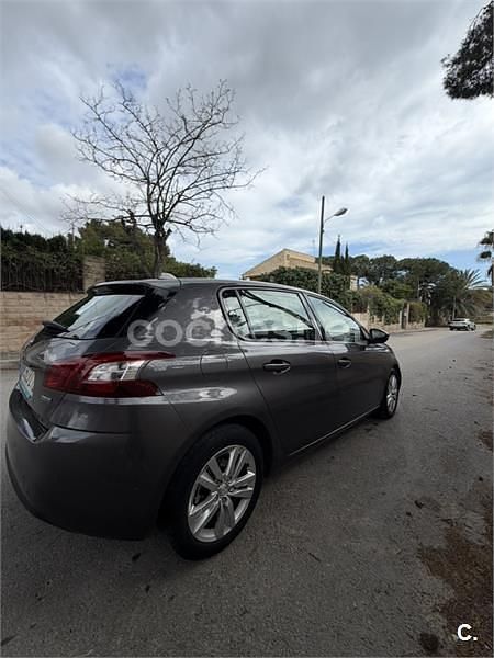 Usado Peugeot 308 Active 120 CV (88 kW) 2016 Gris / plata Berlina