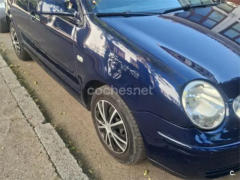 Usado VW Polo Highline 75 CV (55 kW) 2004 Negro Utilitario