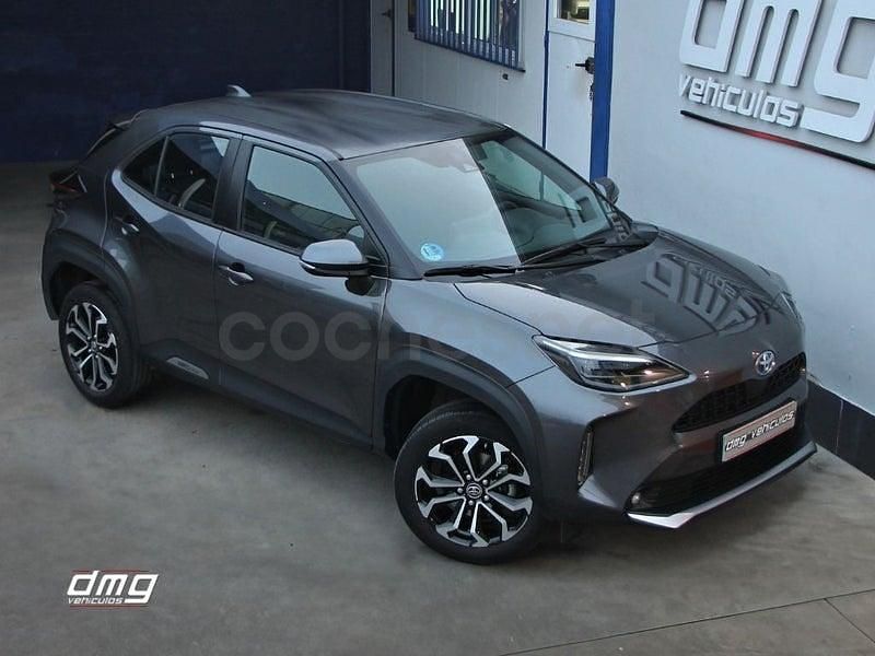 Usado Toyota Yaris Cross Active 116 CV (85 kW) 2023 Gris / plata SUV