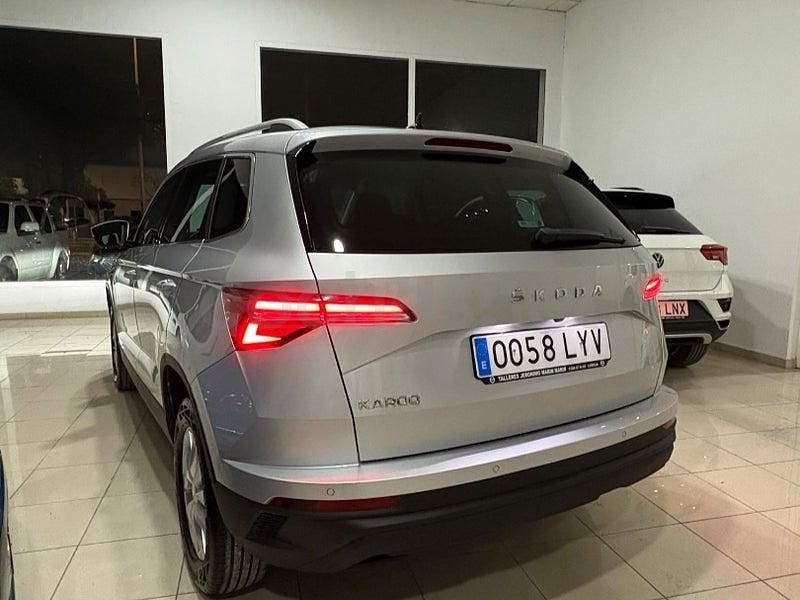 Usado Skoda Karoq Ambition 150 CV (110 kW) 2022 Gris / plata SUV