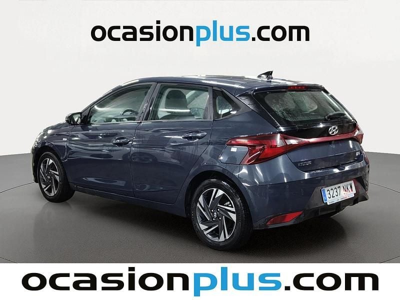 Usado Hyundai i20 100 CV (73 kW) 2022 Gris Utilitario