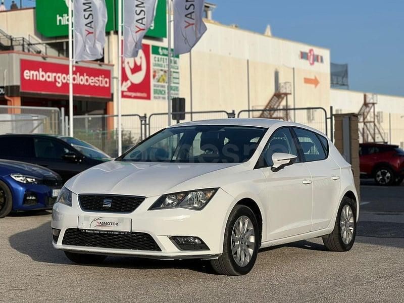 Usado Seat Leon Reference 105 CV (77 kW) 2013 Blanco Berlina