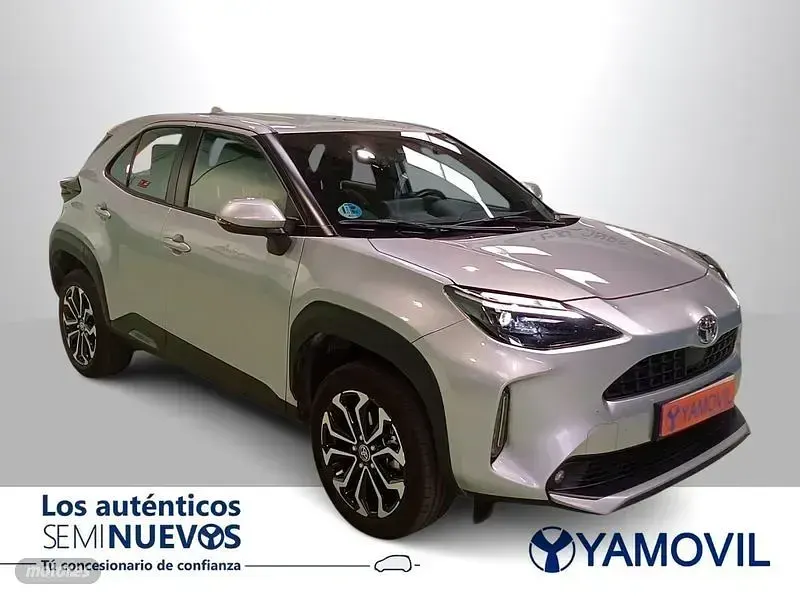 Usado Toyota Yaris Cross Active 116 CV (85 kW) 2023 Plateado SUV