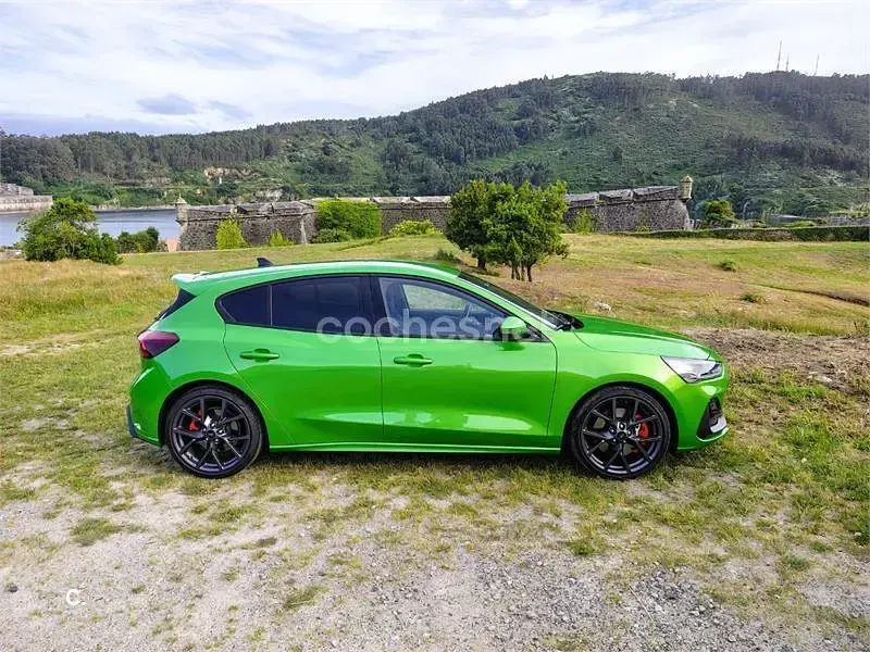 Usado Ford Focus ST 280 CV (205 kW) 2025 Verde Berlina