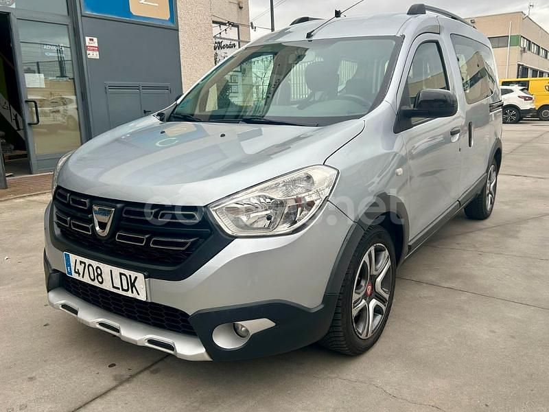 Gris / plata Usado 2019 Dacia Dokker Essentiel Monovolumen | 7480 € (Precio justo) - Imagen 1/4