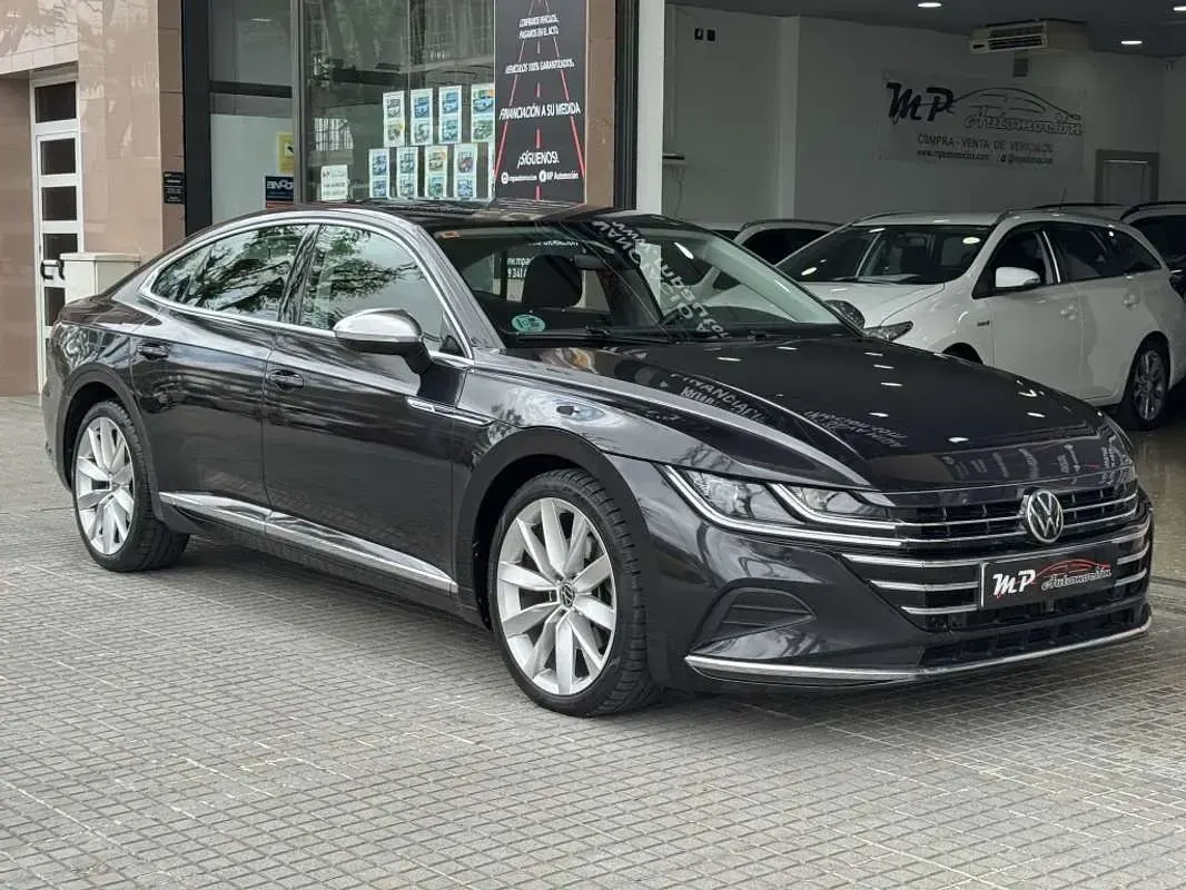 Usado VW Arteon Elegance 190 CV (139 kW) 2021 Gris Coupe