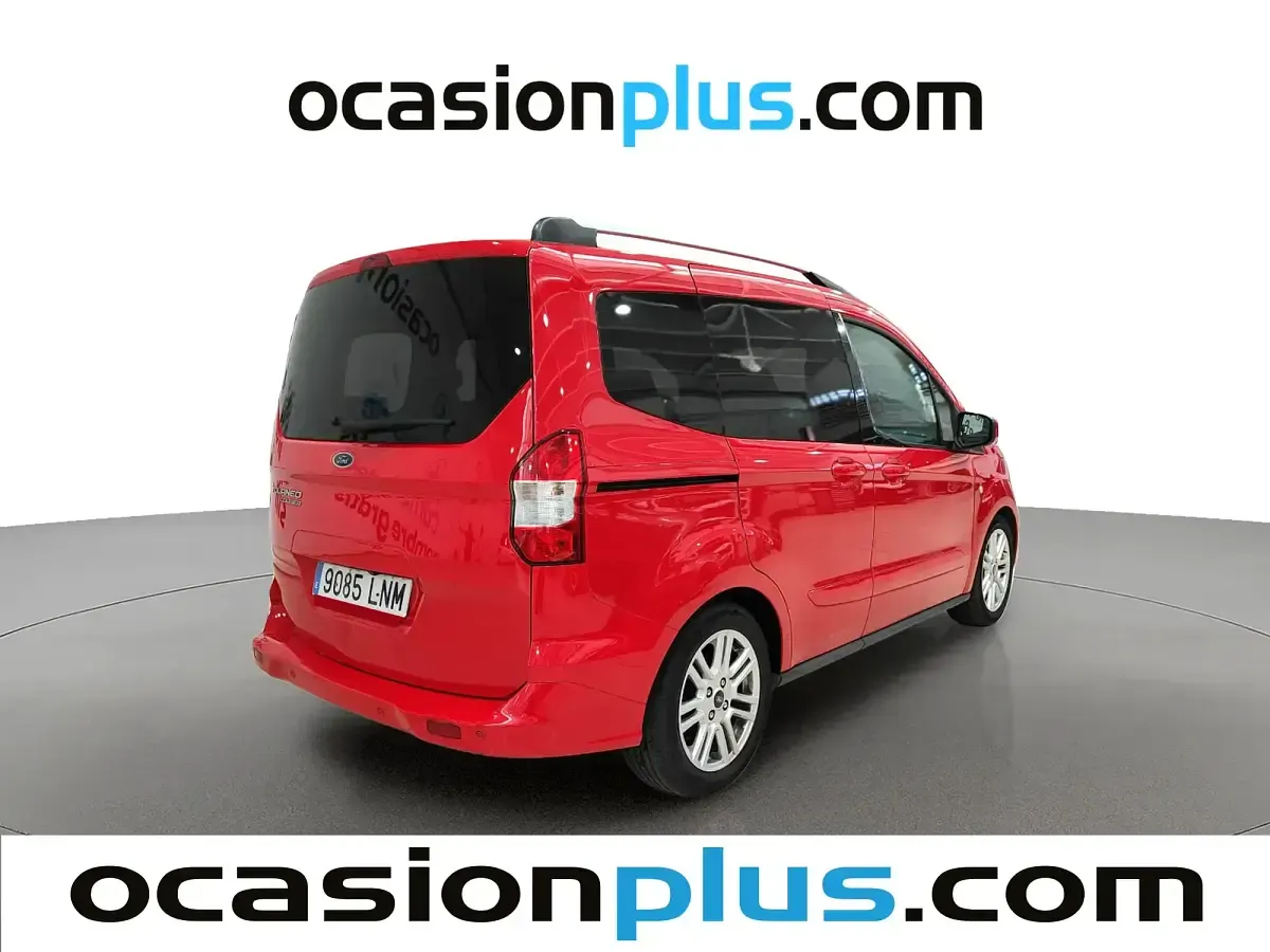 Usado Ford Tourneo Courier Titanium 100 CV (73 kW) 2021 Rojo Monovolumen