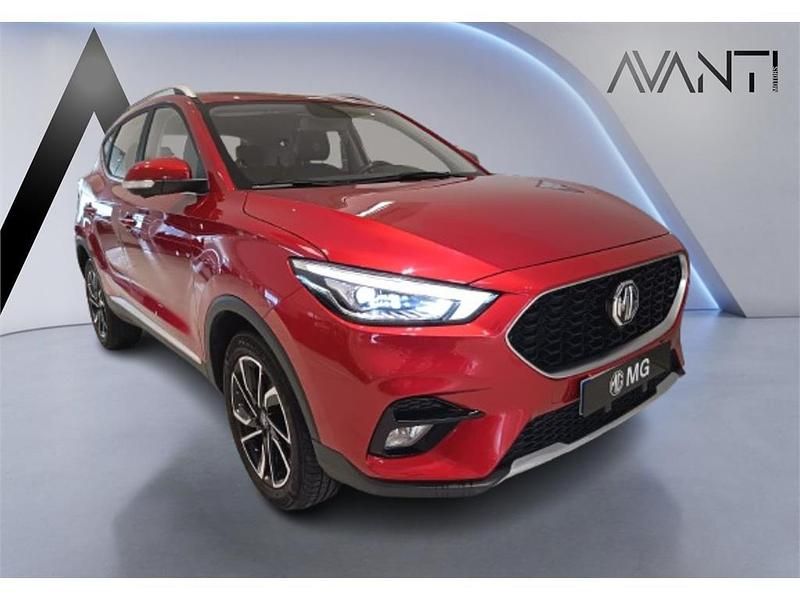Usado MG ZS Luxury 111 CV (81 kW) 2025 Rojo SUV