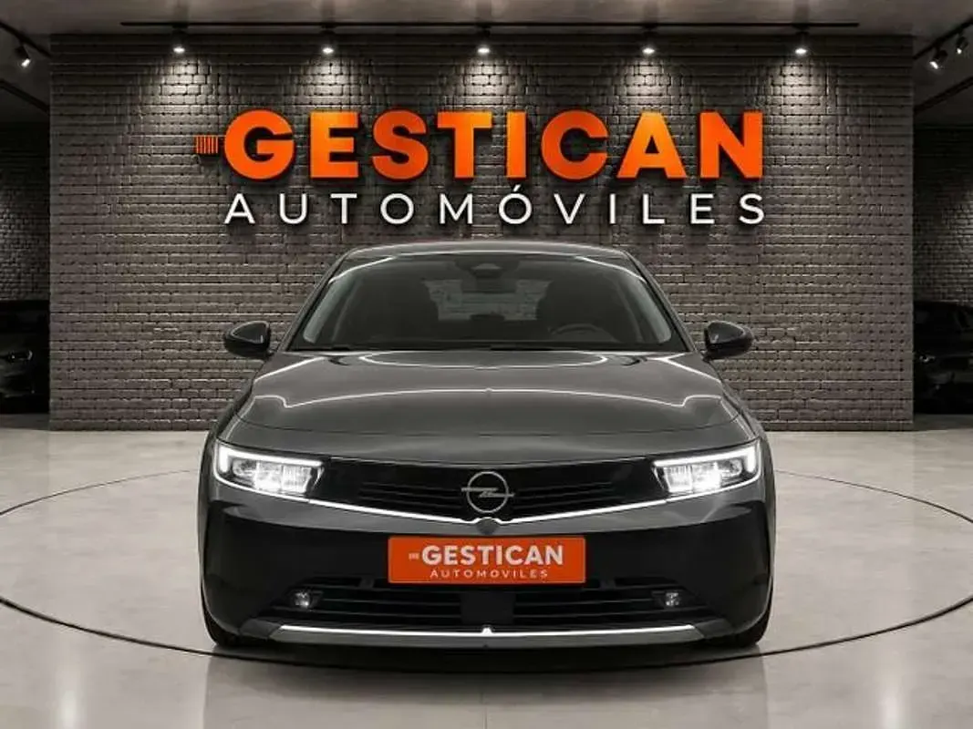 Usado Opel Astra Elegance 131 CV (96 kW) 2023 Negro Utilitario