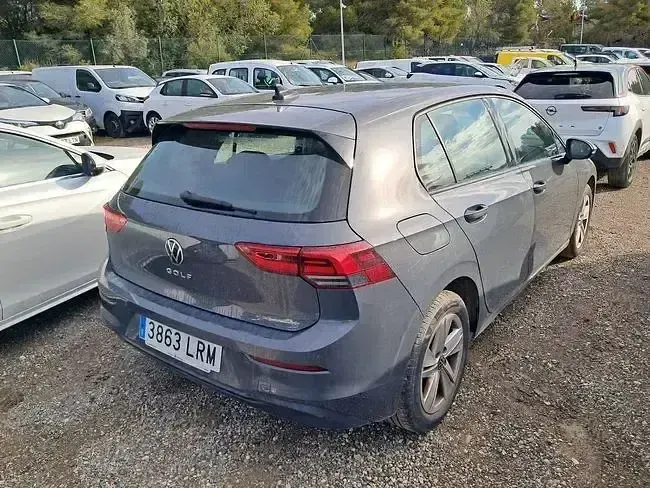 Usado VW Golf VIII 110 CV (80 kW) 2022 Gris Utilitario