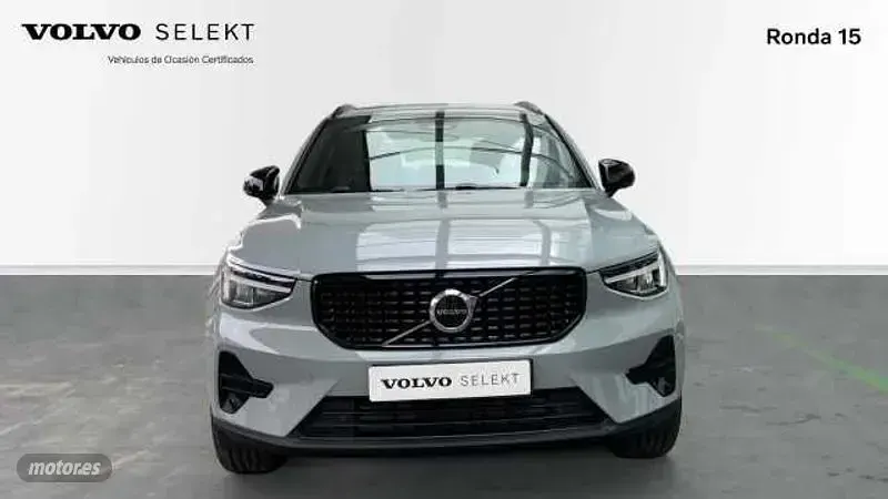 Nuevo Volvo XC40 Plus 2025 Gris SUV